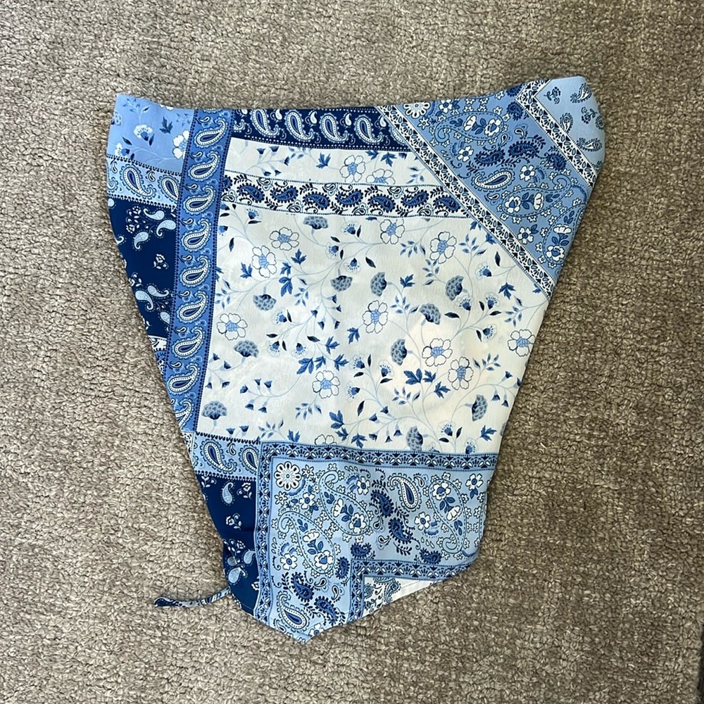Kittenish Blue paisley silk top. Size XL with tags never worn.